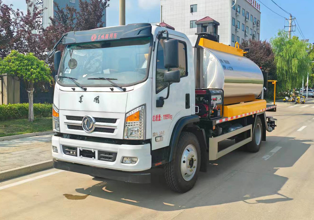 6噸東風(fēng)專(zhuān)底智能瀝青灑布車(chē)