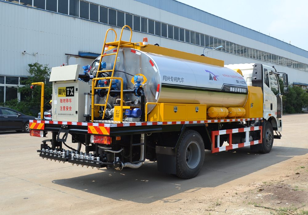 9方解放J6L智能瀝青灑布車(chē)